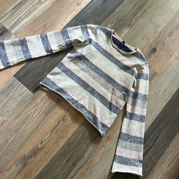 Design Lab Multi-Color Metallic Striped Knit Cropped Bell Sleeve Top Size: Small - Picture 10 of 15